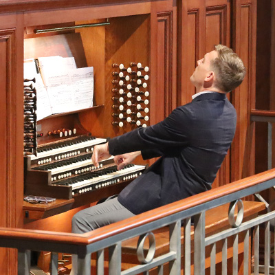Jonathan Moyer, organ